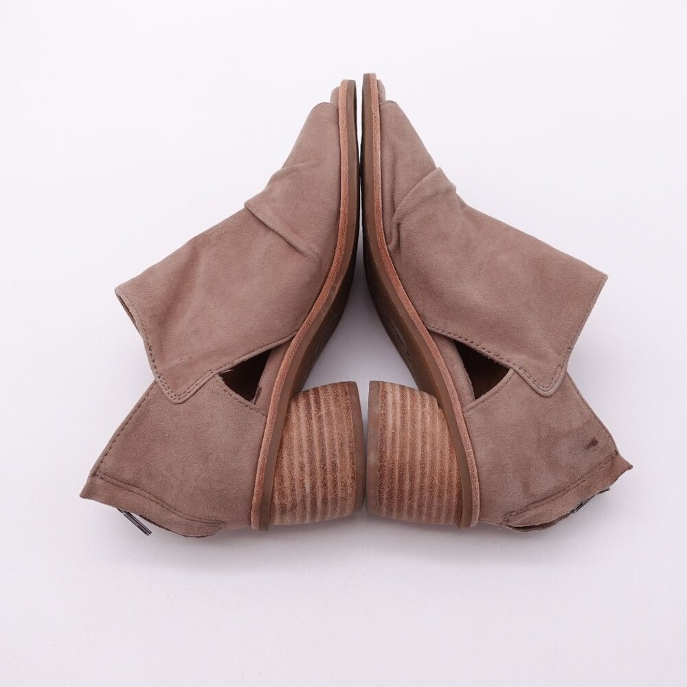 Sofft Catelyn Ruched Suede Rounded Stack Heel Pee… - image 2